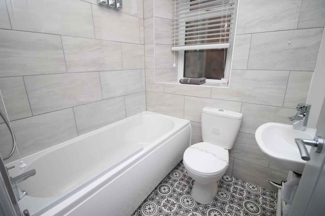 شقة Sleeps 6, Smart Tv'S, Parking Swansea & Morriston Hospital المظهر الخارجي الصورة